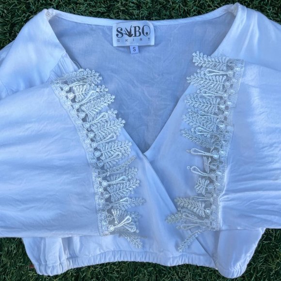 SOLD Fringe Sleeve White Crop Top Size S - Picture 2 of 5